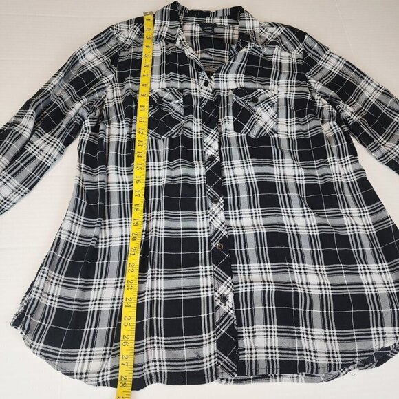 Torrid size 0 / L plaid black and white button down shirt - Picture 6 of 9